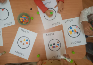 Międzynarodowy Dzień Kropki - wytwory pracy dzieci