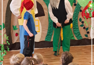 ZDJĘCIE SKRZATY Z LEŚNEJ CHATY - PRZEDSTAWIENIE